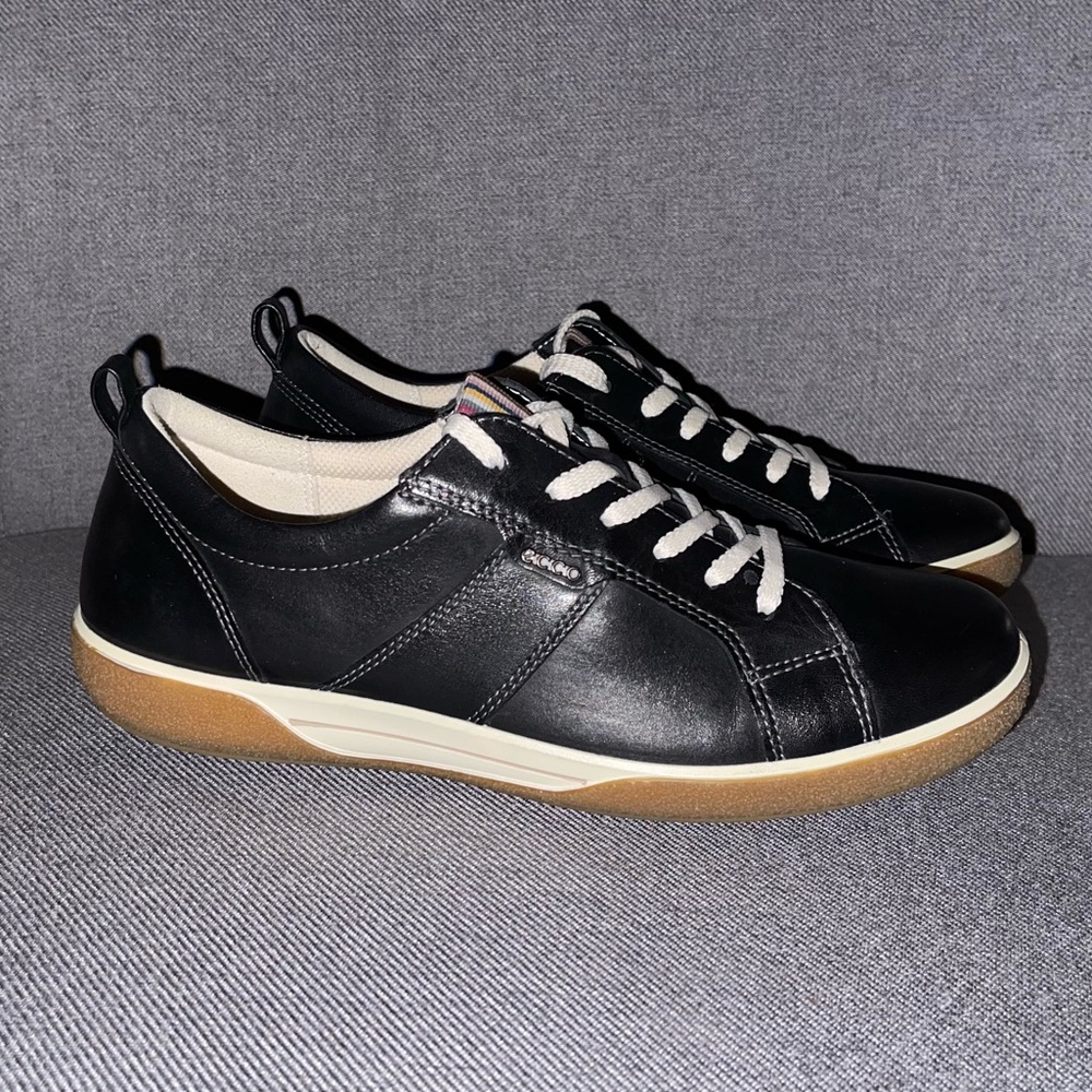 ECCO Women’s Size 40/9-9.5 ‘Chase’ black leather